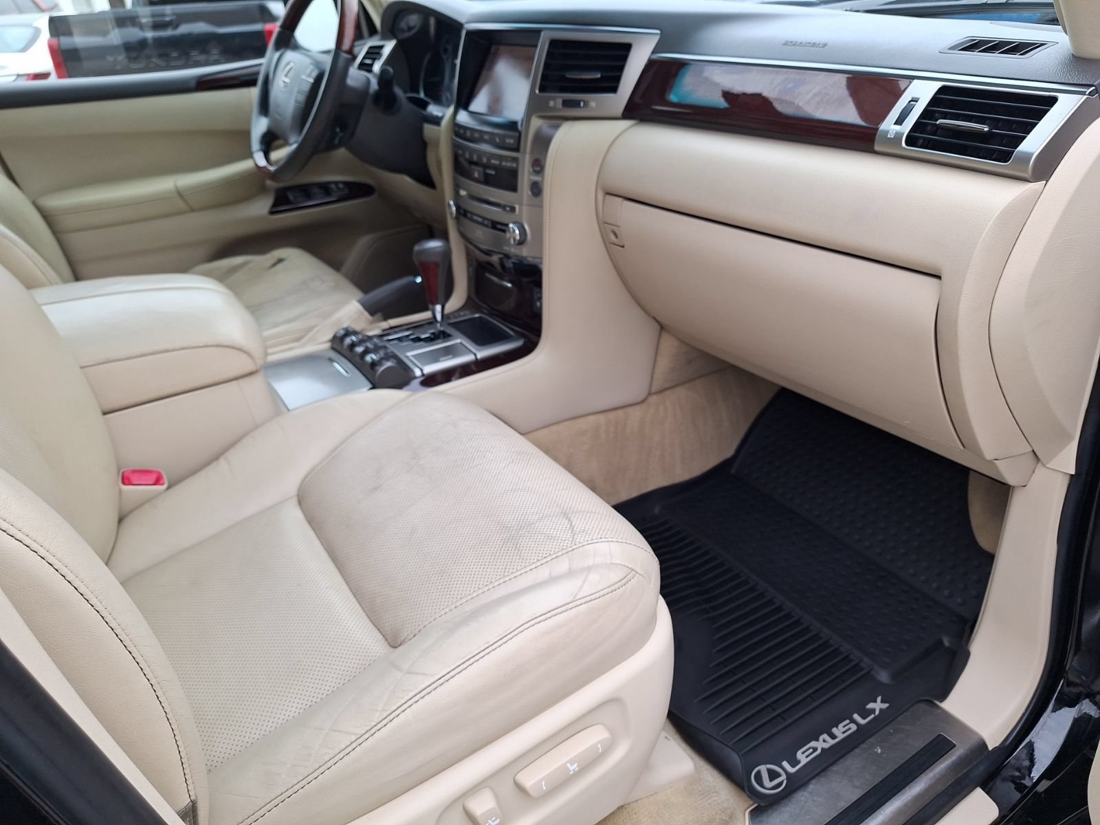 Used 2013 Lexus LX 570 4WD w/ Luxury Pkg image 35