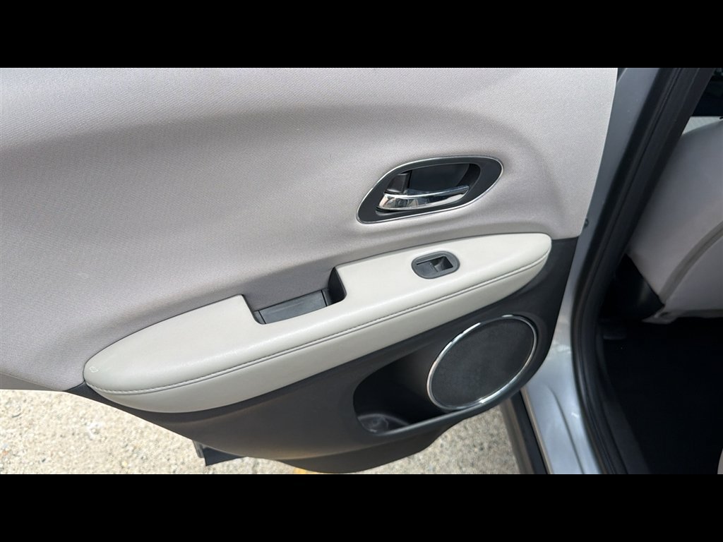 Used 2018 Honda HR-V EX image 19