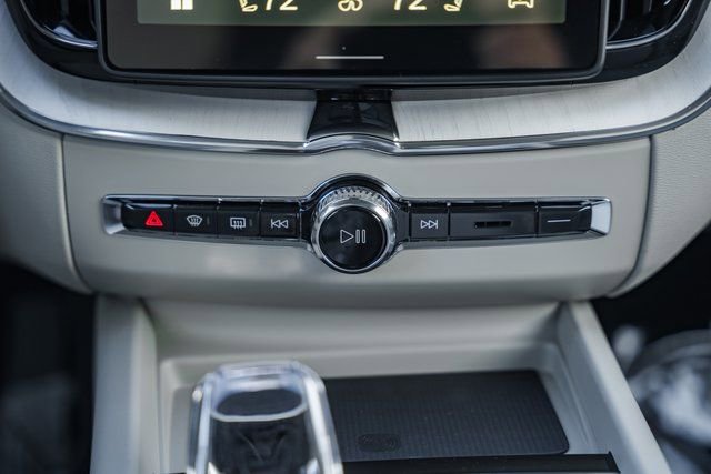 New 2026 Volvo XC60 T8 Ultra w/ Protection Package Premier image 22