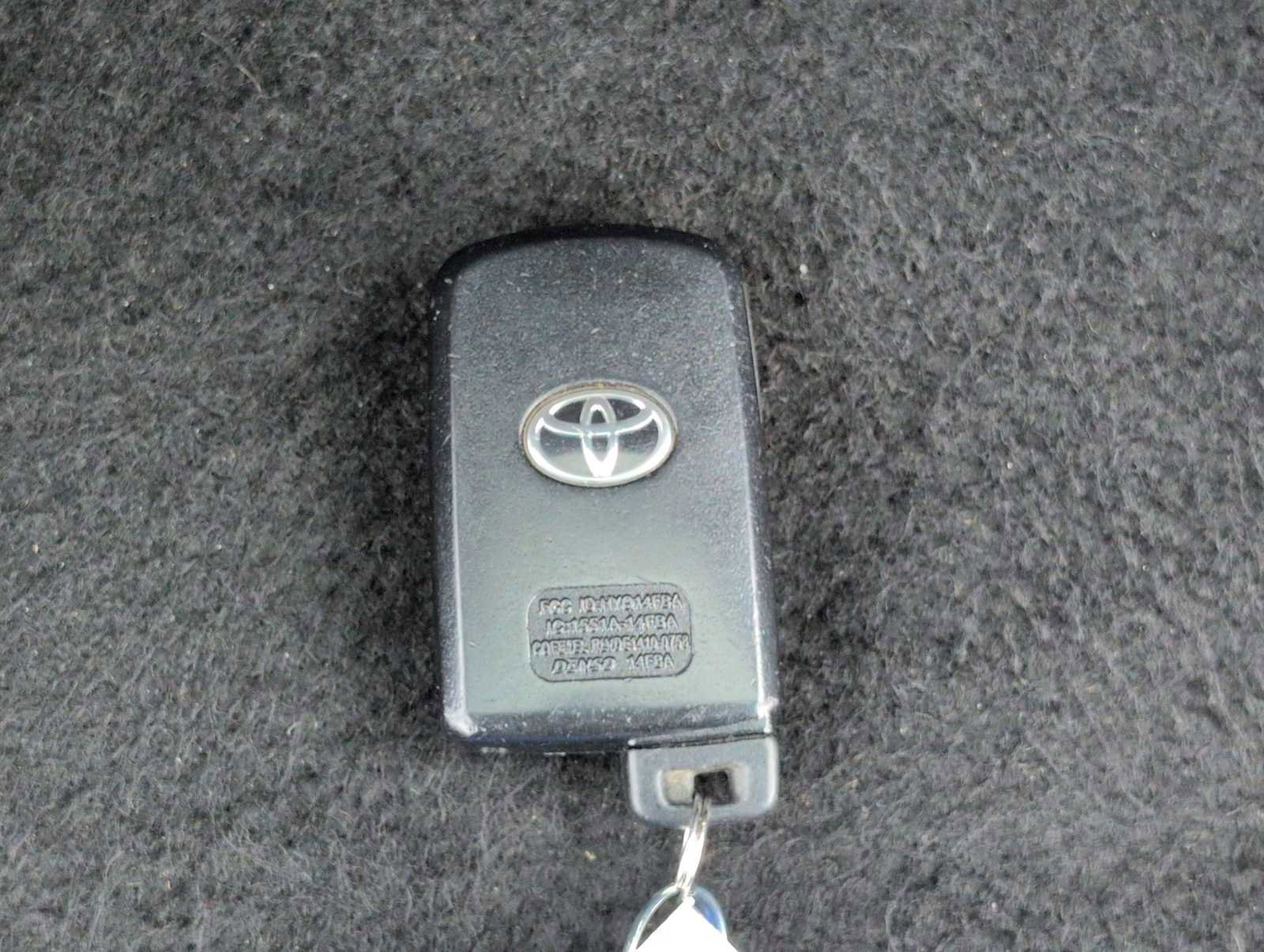 Used 2014 Toyota RAV4 Limited w/ Technology Package image 33