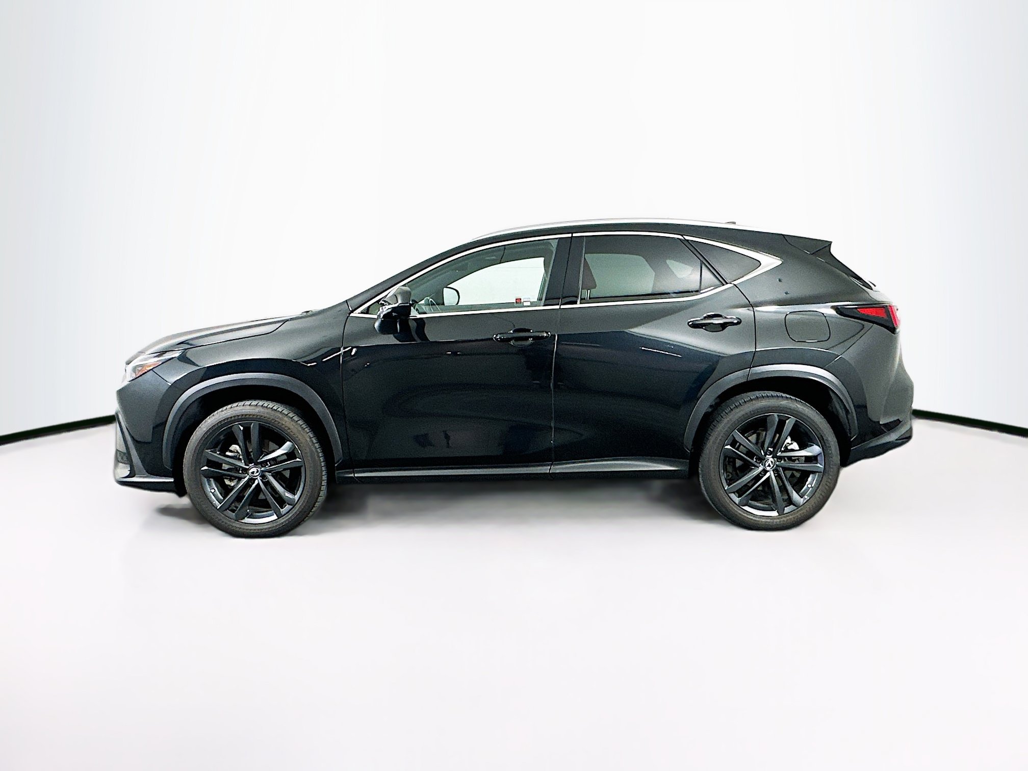 Used 2024 Lexus NX 450h+ AWD w/ Vision Package image 4