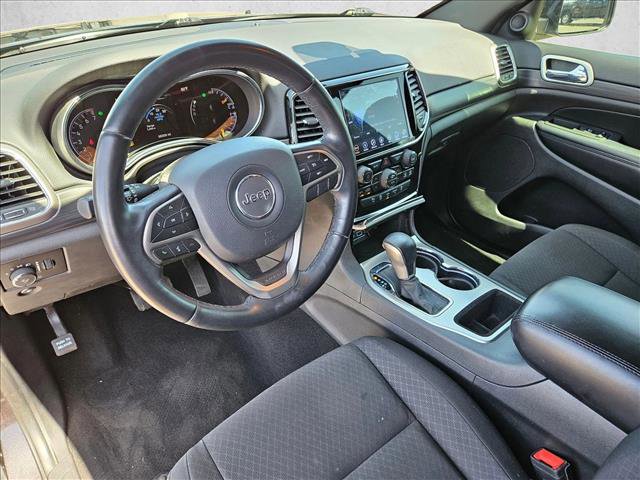 Used 2019 Jeep Grand Cherokee Laredo w/ 18" Wheel & 8.4" Radio Group RWD image 11