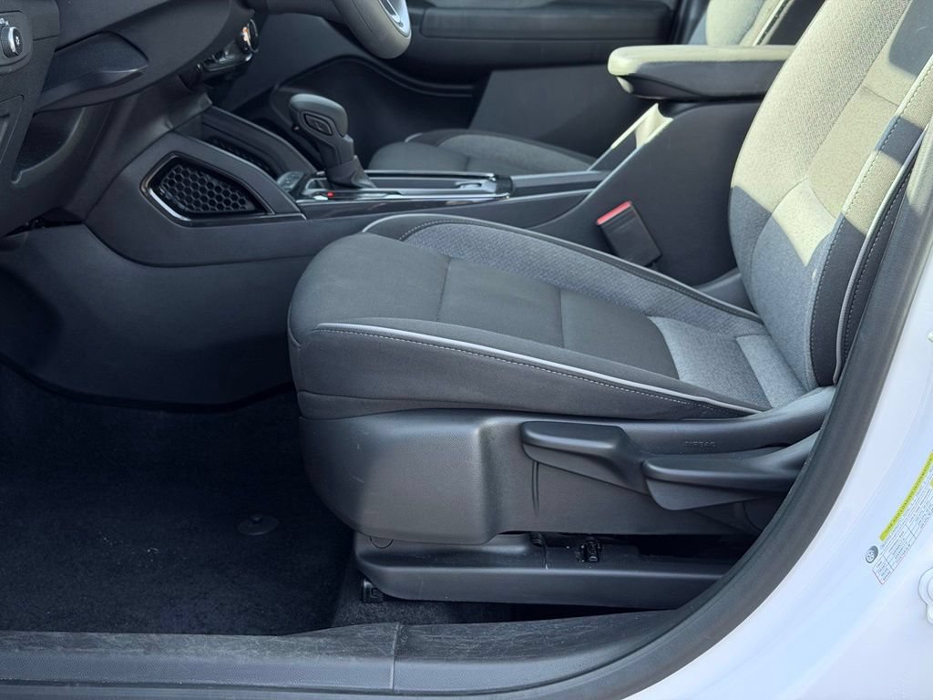 Used 2025 Chevrolet TrailBlazer LT AWD/4WD image 16