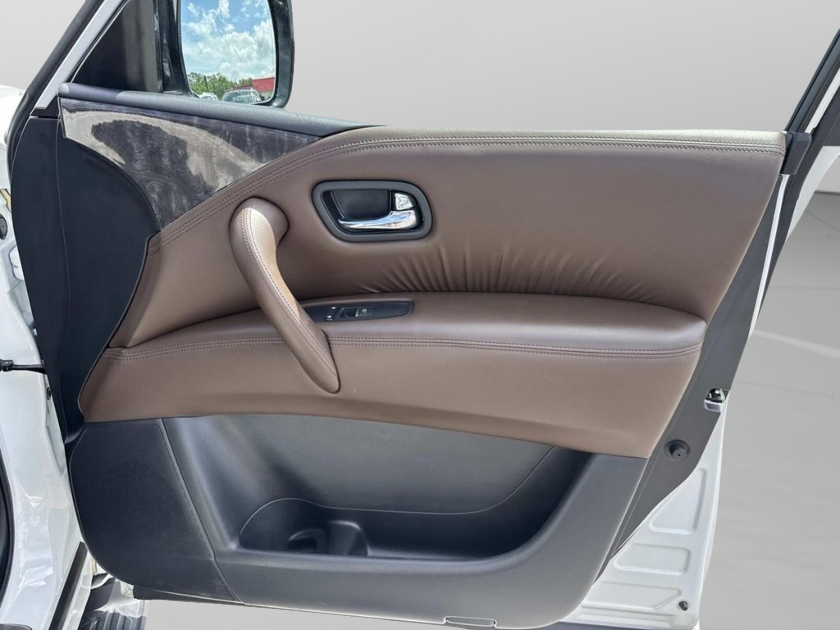 Used 2023 Nissan Armada Platinum w/ Captain's Chairs Package AWD/4WD image 18