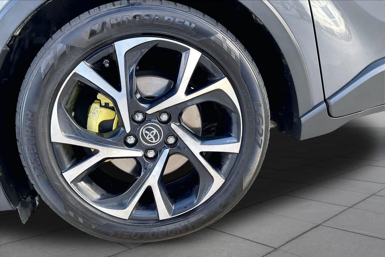 Used 2018 Toyota C-HR XLE FWD image 9