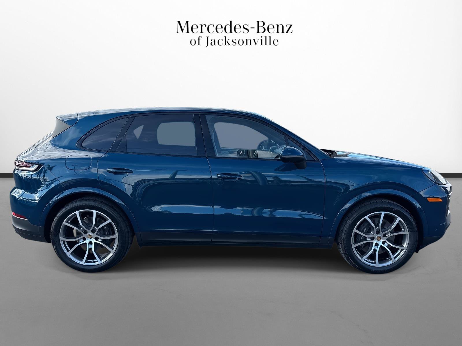Used 2024 Porsche Cayenne AWD/4WD image 2