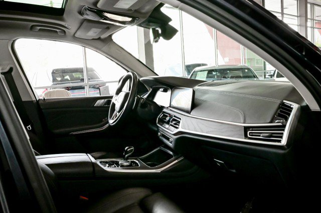 Used 2022 BMW X7 xDrive40i w/ Premium Package image 31
