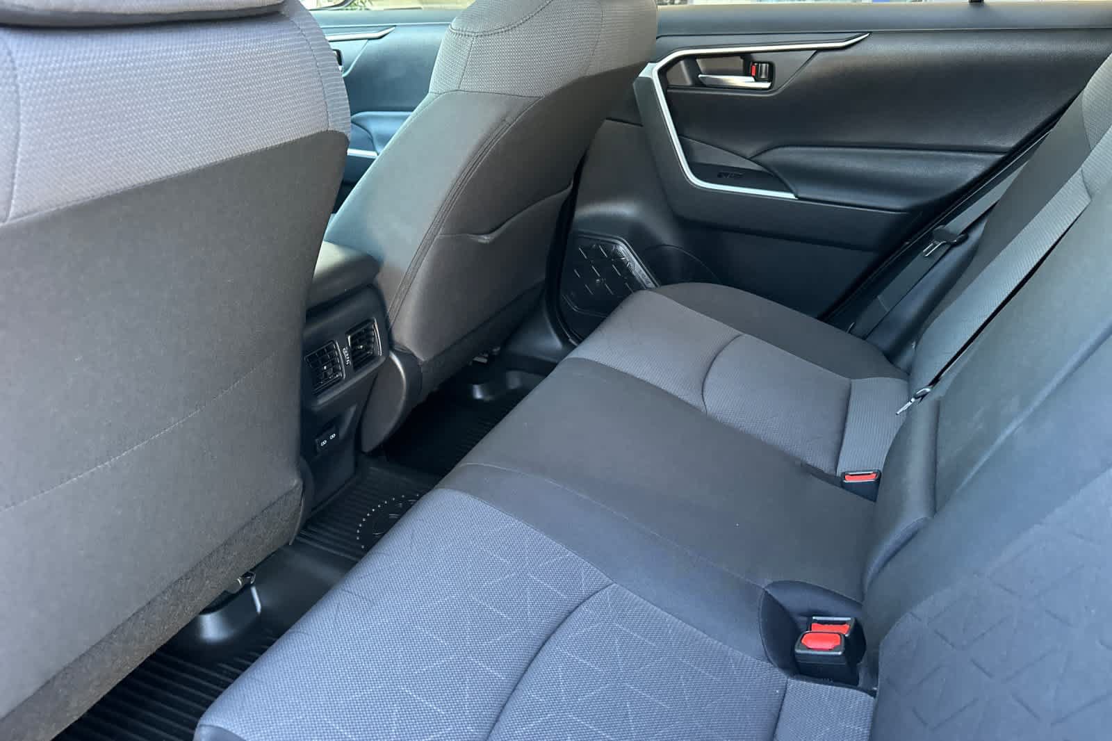 Used 2025 Toyota RAV4 XLE w/ Convenience Package AWD/4WD image 11