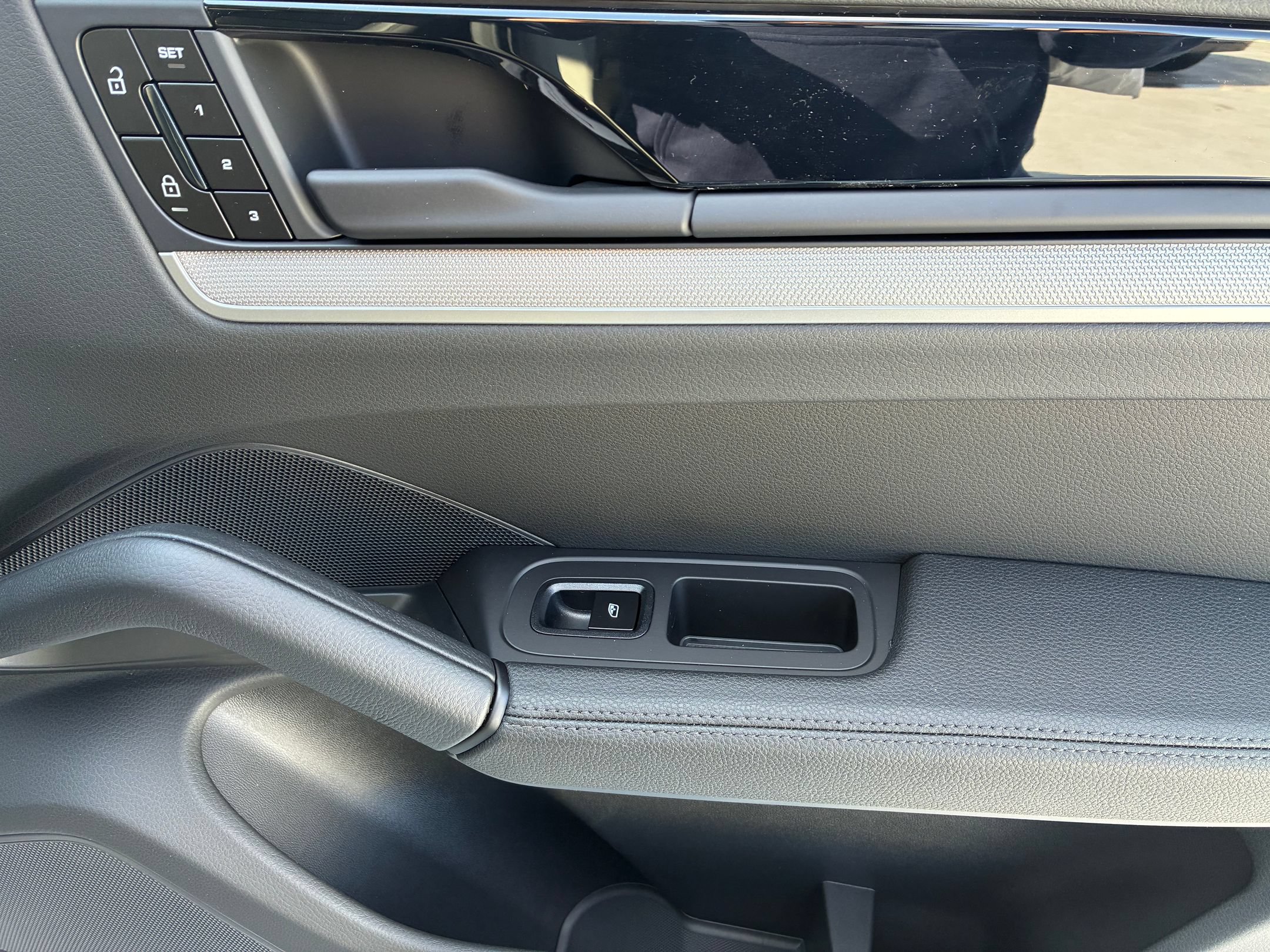 Certified 2026 Porsche Cayenne AWD/4WD image 12