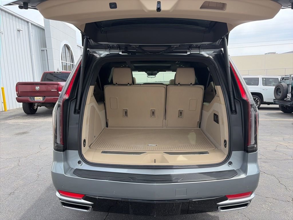 Used 2024 Cadillac Escalade ESV Premium Luxury w/ Performance Package image 10