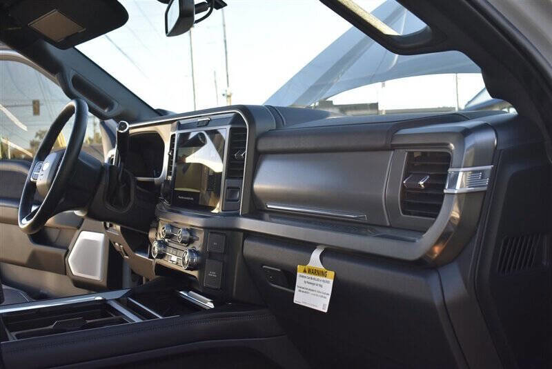 Used 2025 Ford F450 Platinum w/ FX4 Off-Road Package image 31