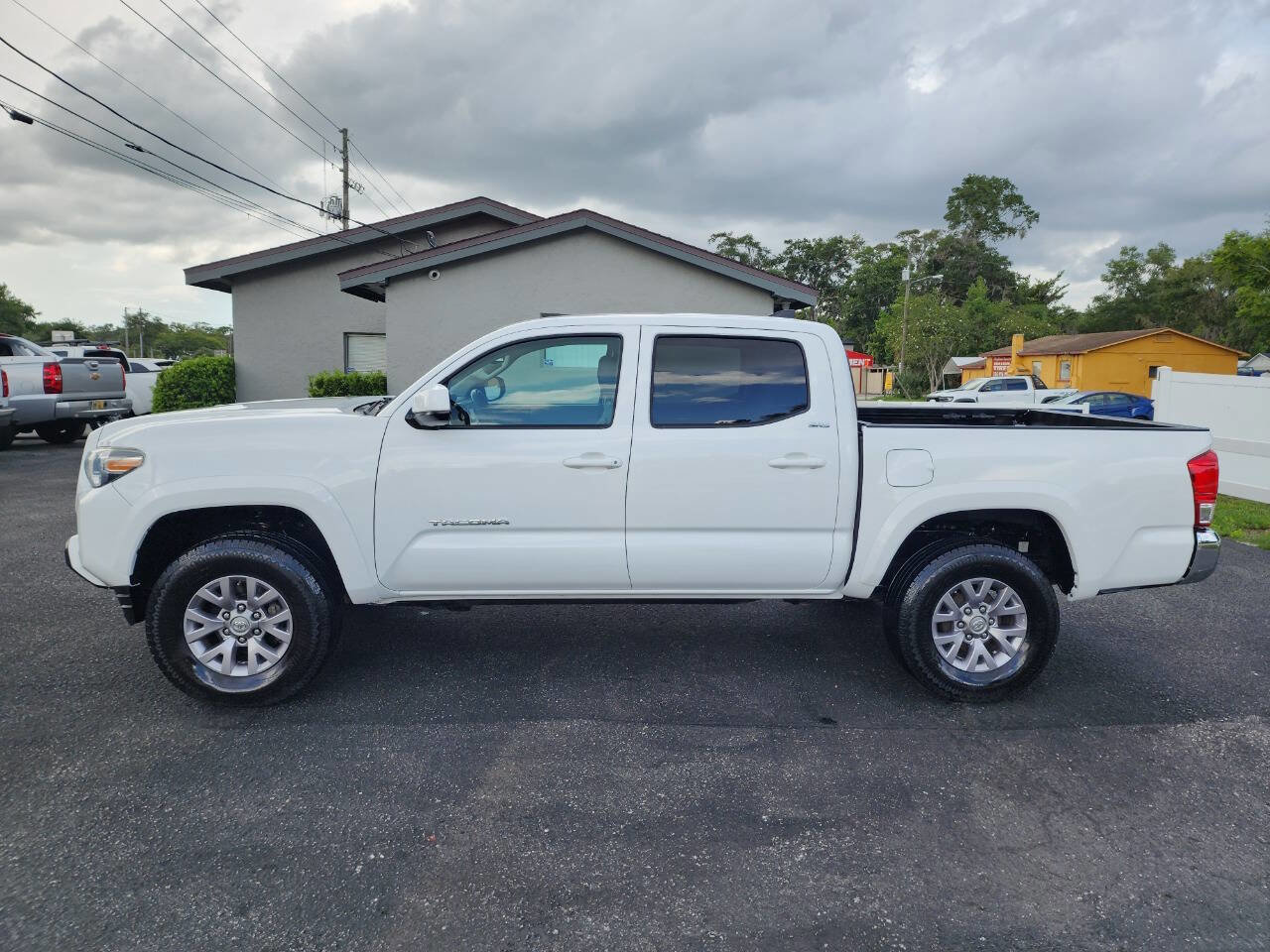 Used 2016 Toyota Tacoma SR5 image 2