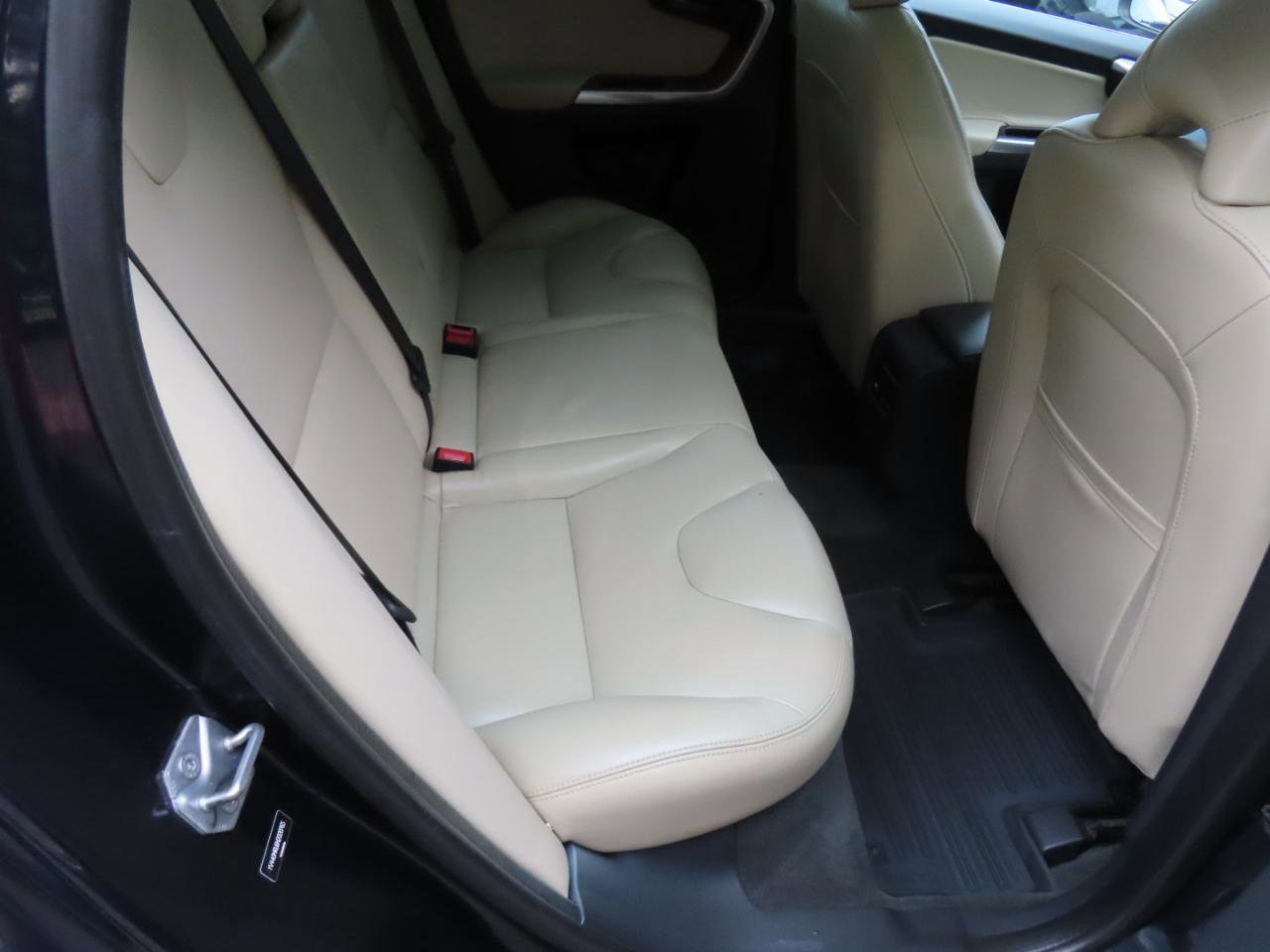Used 2017 Volvo XC60 T5 Inscription w/ Advanced Package AWD/4WD image 14