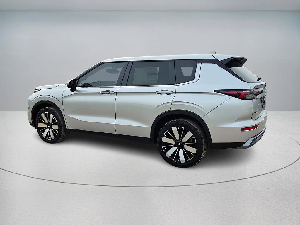 New 2026 Mitsubishi Outlander SE image 4