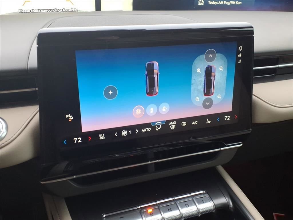 Used 2025 Lincoln Nautilus Premier image 16