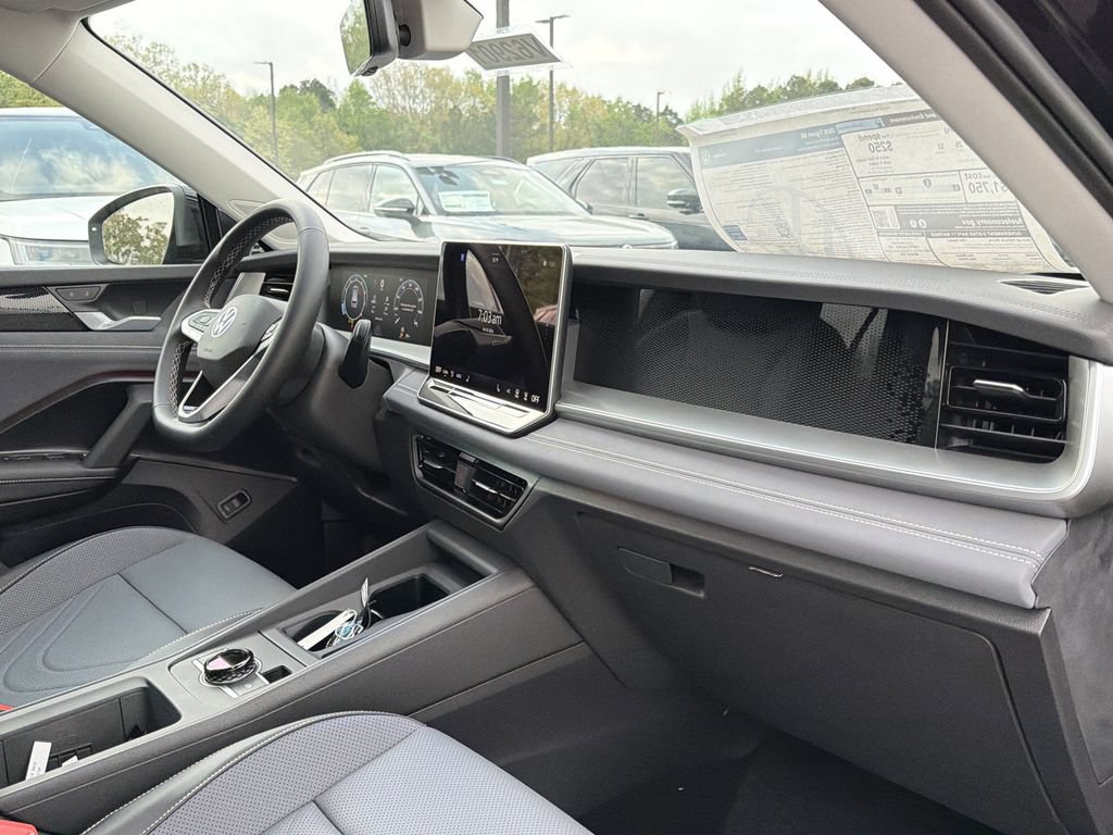 New 2026 Volkswagen Tiguan SE FWD image 19