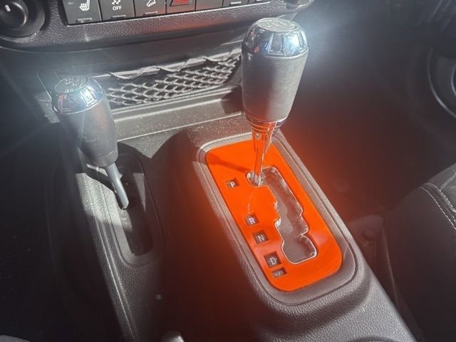 Used 2016 Jeep Wrangler Unlimited Sahara w/ Connectivity Group image 18