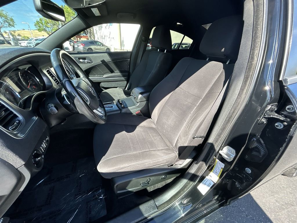 Used 2014 Dodge Charger R/T w/ Blacktop Package RWD image 11