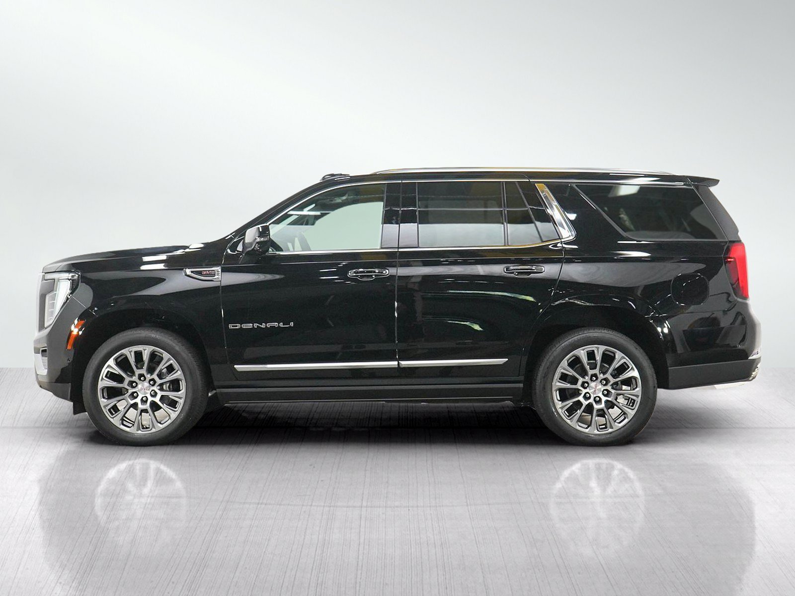 Used 2025 GMC Yukon Denali w/ Denali Reserve Package AWD/4WD image 2