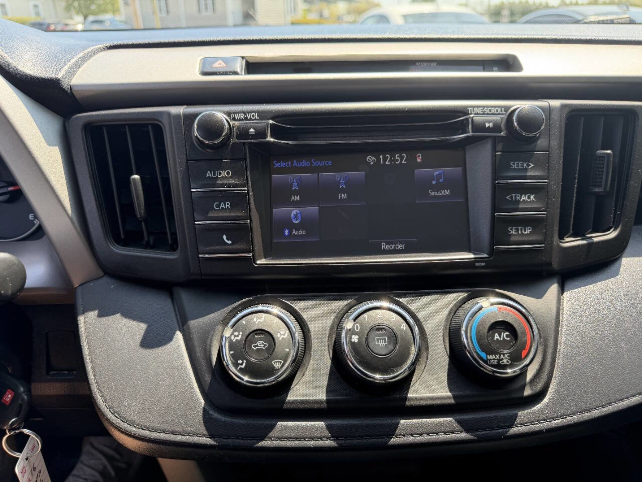 Used 2016 Toyota RAV4 LE AWD/4WD image 32