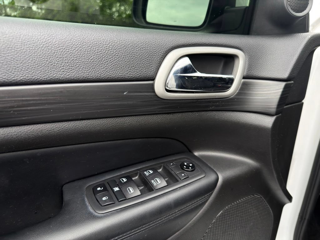 Used 2021 Jeep Grand Cherokee Laredo AWD/4WD image 25