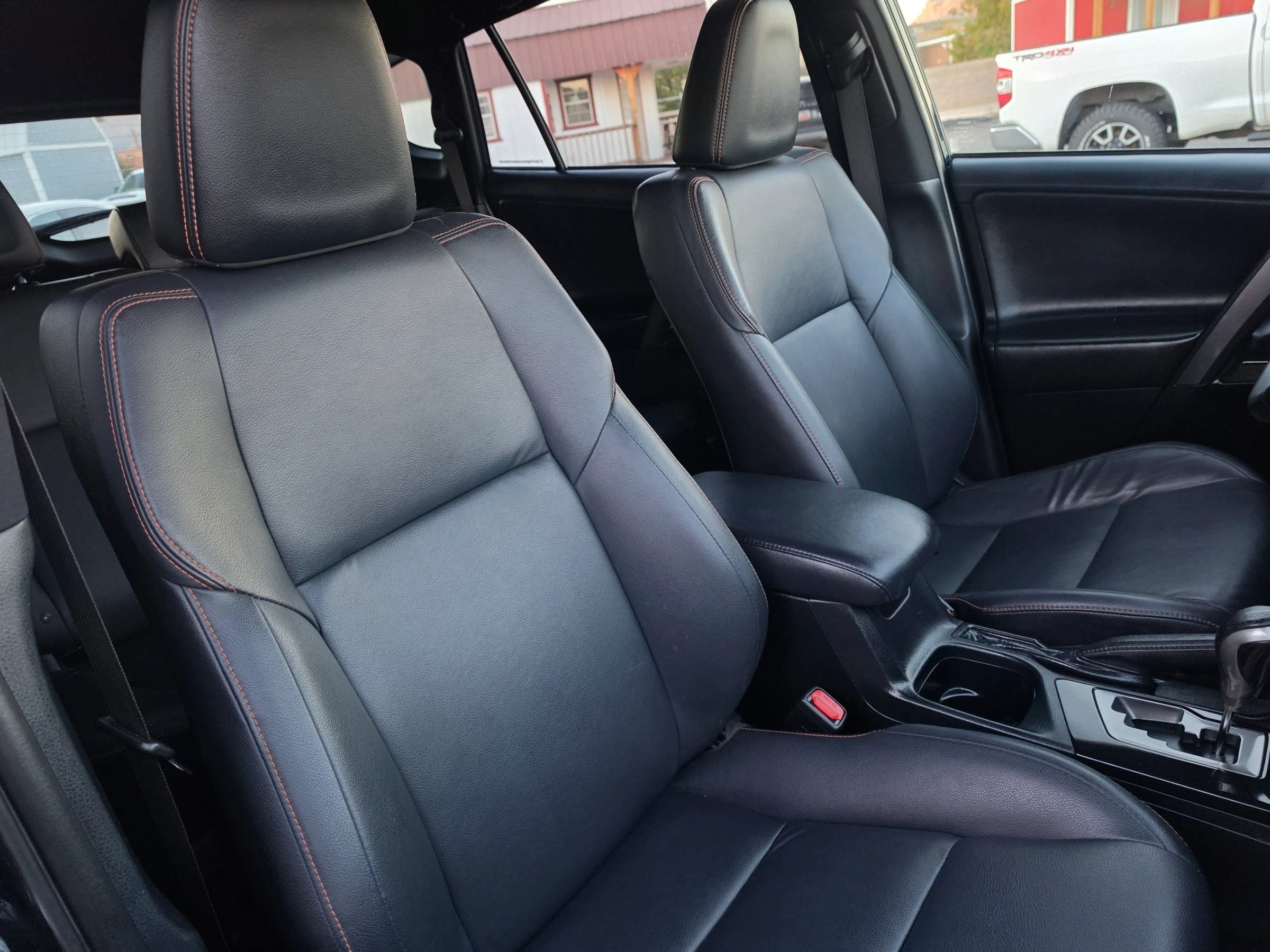 Used 2018 Toyota RAV4 SE FWD image 30
