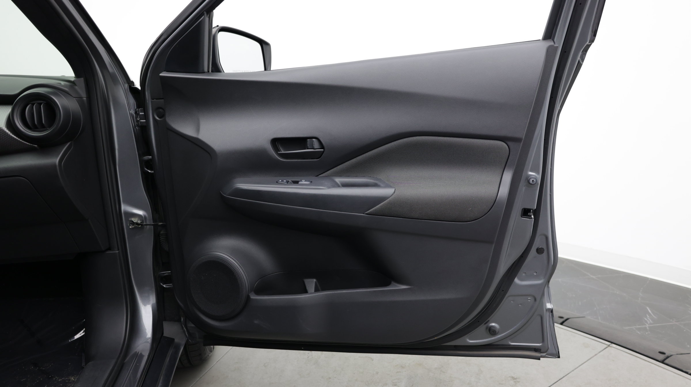 Used 2019 Nissan Kicks S FWD image 33