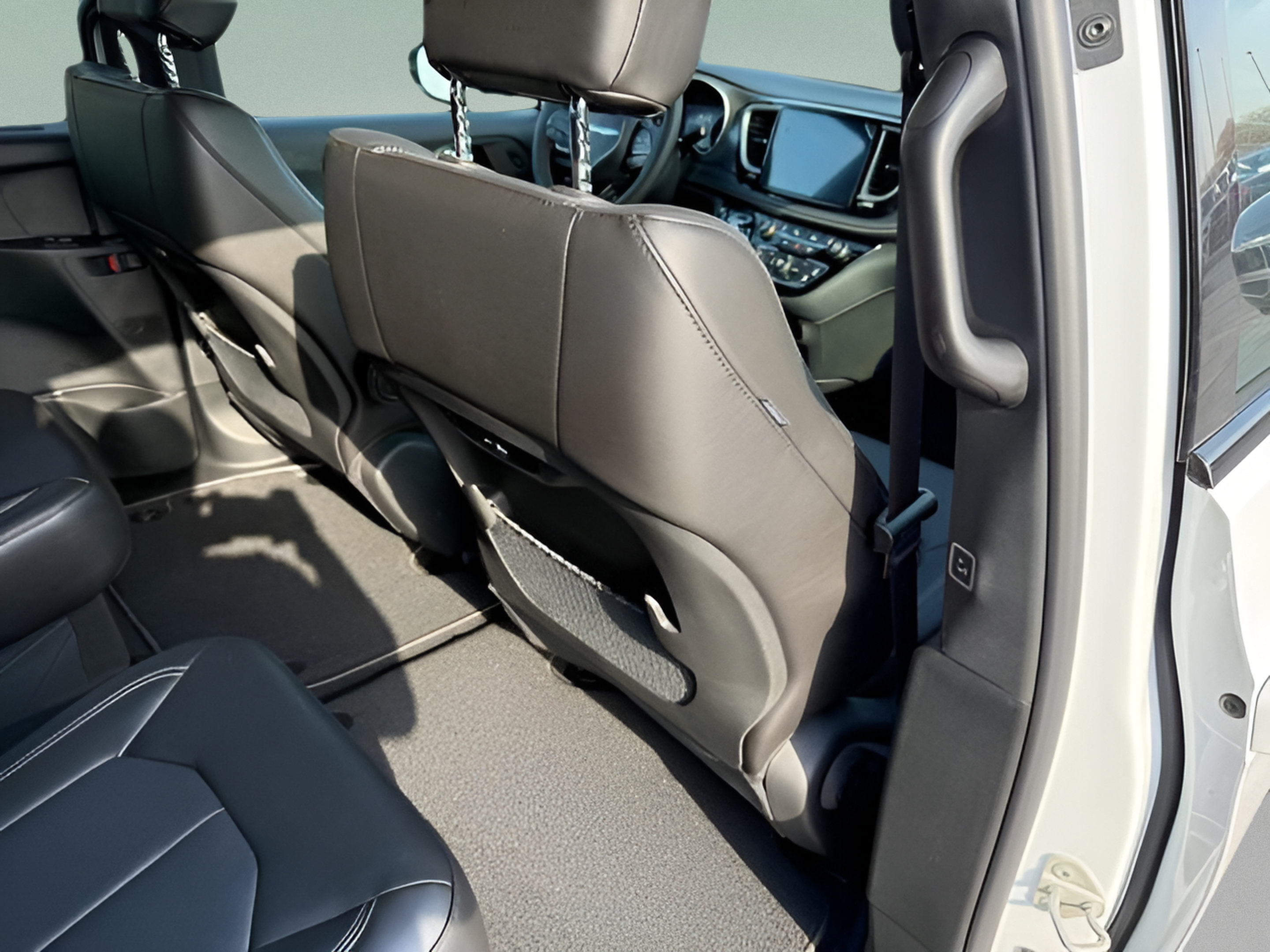 New 2026 Chrysler Pacifica Select w/ S Appearance Package FWD image 11