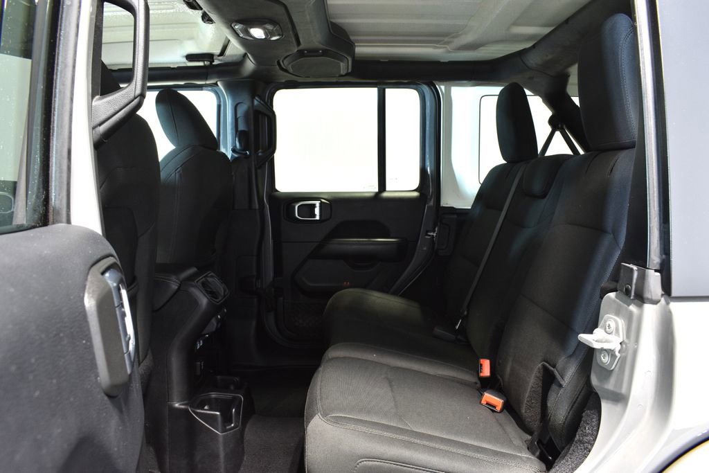 Used 2018 Jeep Wrangler Unlimited Sahara w/ Cold Weather Group image 27