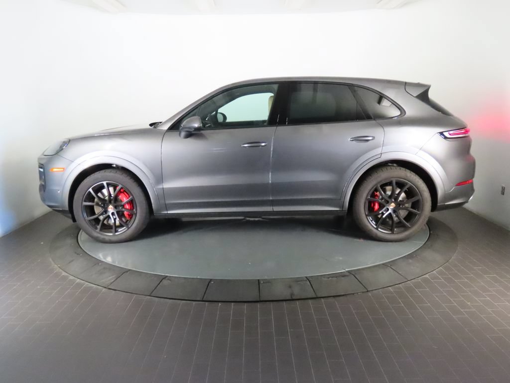 Certified 2026 Porsche Cayenne S AWD/4WD image 2