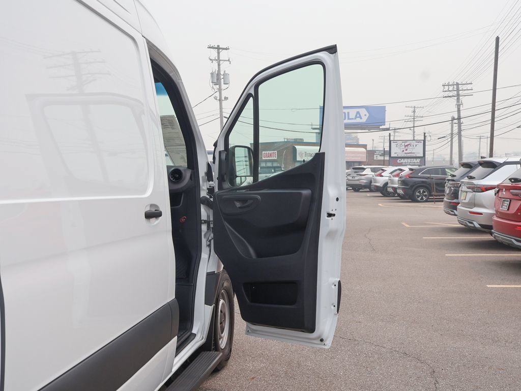 Used 2024 Mercedes-Benz eSprinter 170 Cargo image 18