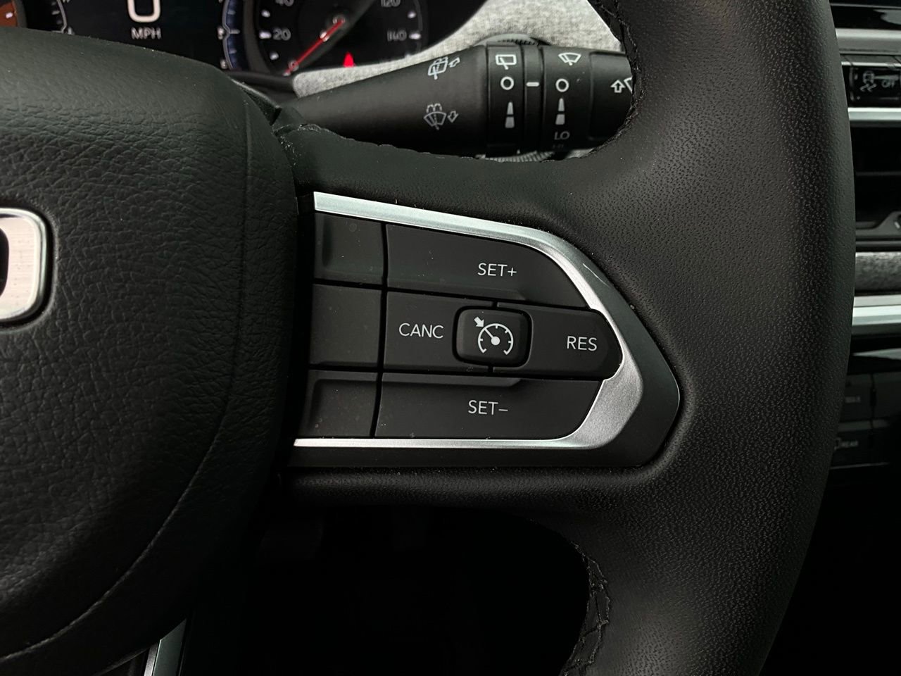 Used 2025 Jeep Compass Latitude AWD/4WD image 35