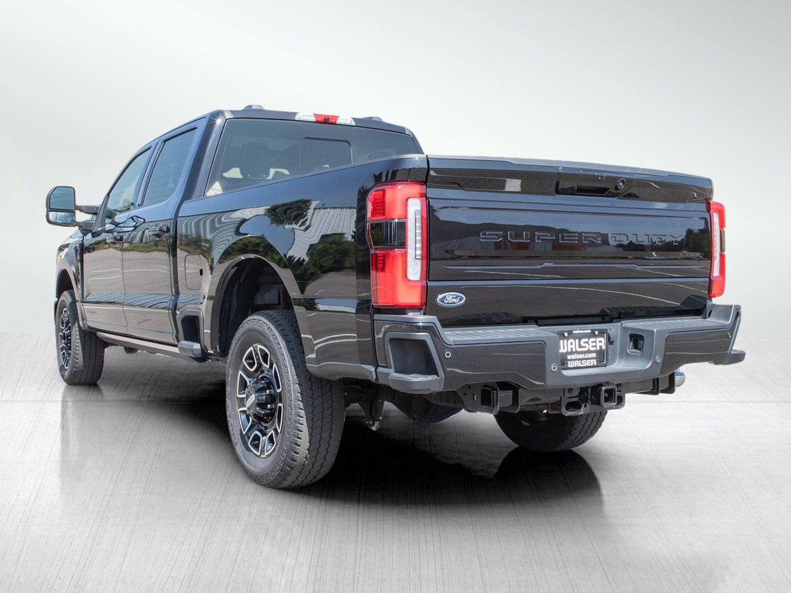 Used 2025 Ford F350 Platinum AWD/4WD image 4