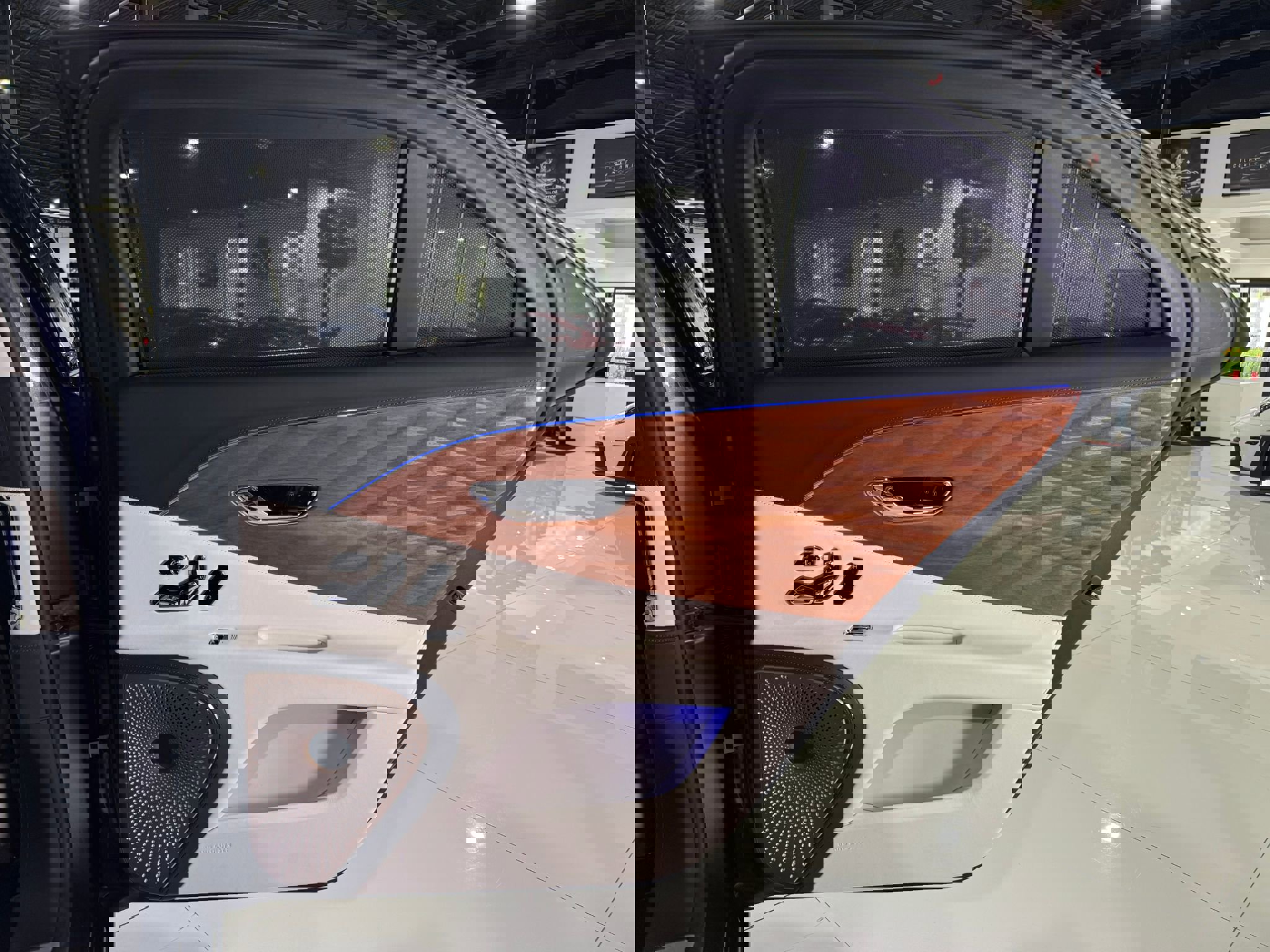 Used 2022 Bentley Flying Spur Plug-In Hybrid image 41