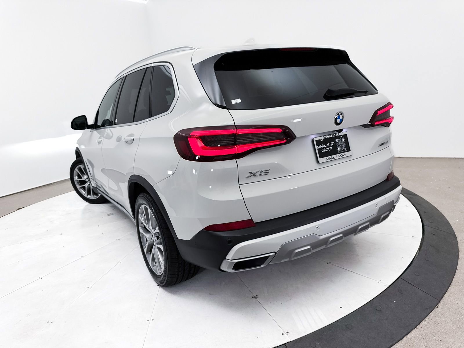 Used 2022 BMW X5 xDrive40i w/ Premium Package AWD/4WD image 9