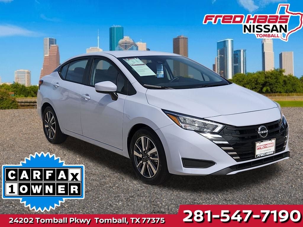 Used 2025 Nissan Versa SV image 1