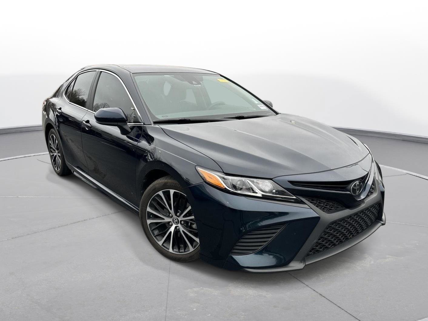 Certified 2020 Toyota Camry SE image 4