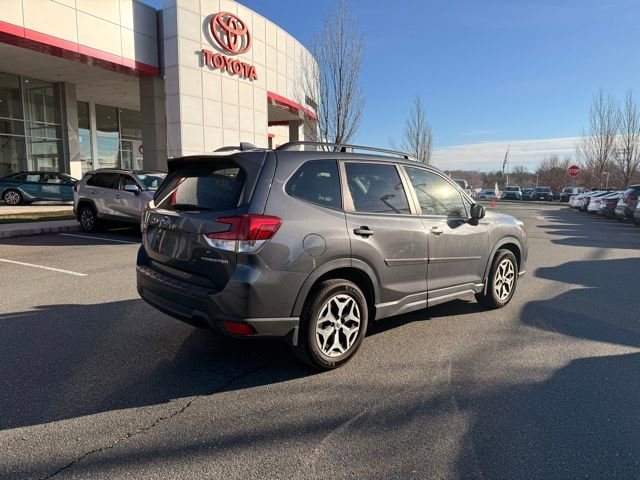 Used 2020 Subaru Forester Premium image 4