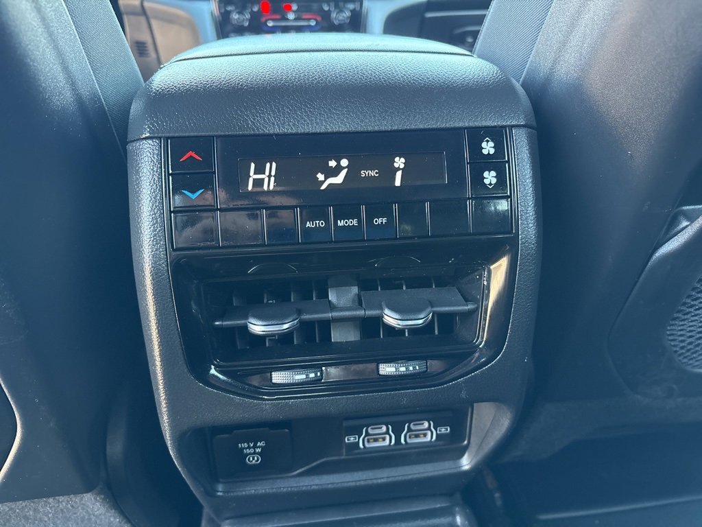 Used 2023 Jeep Grand Cherokee L Laredo image 23