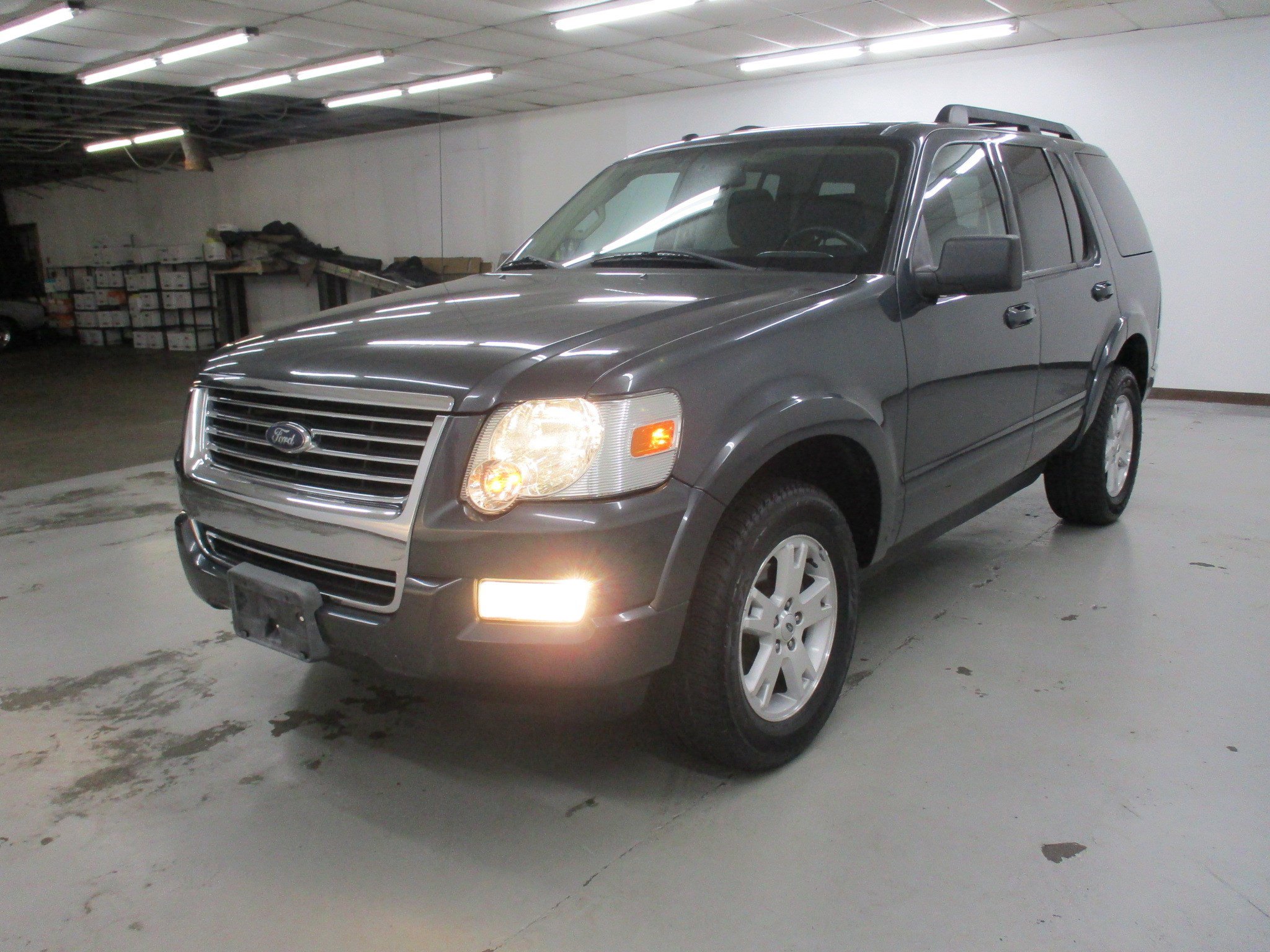 Used 2010 Ford Explorer XLT image 3