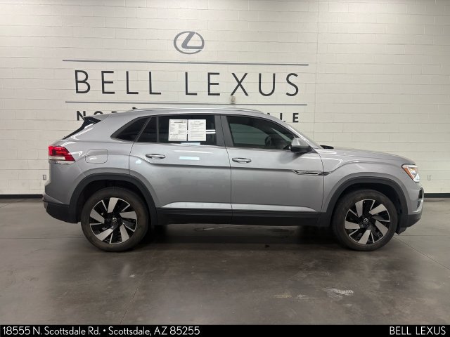 Used 2024 Volkswagen Atlas Cross Sport SE FWD image 3
