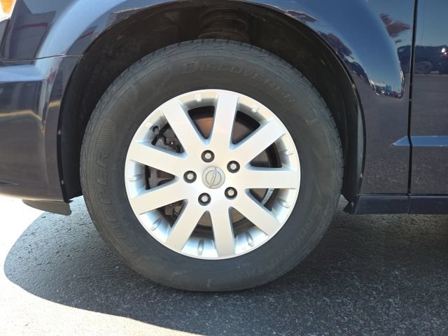 Used 2012 Chrysler Town & Country Touring-L w/ Driver Convenience Group FWD image 29