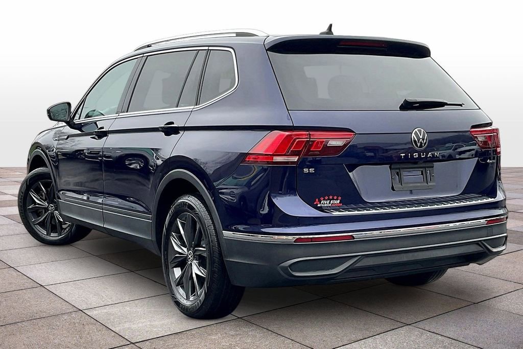 Used 2023 Volkswagen Tiguan SE w/ Panoramic Sunroof Package image 11