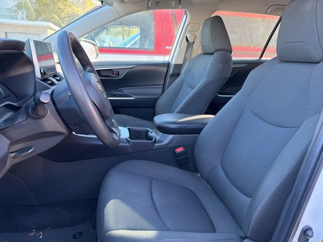Used 2024 Toyota RAV4 LE image 28