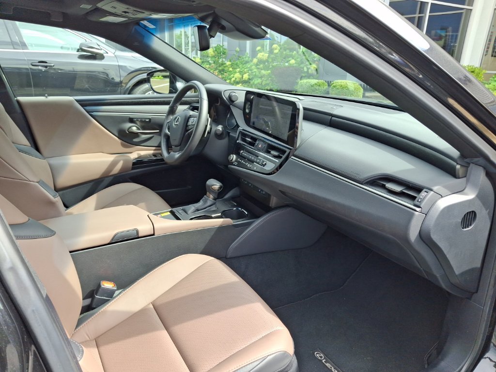 Used 2024 Lexus ES 350 w/ Premium Package FWD image 4