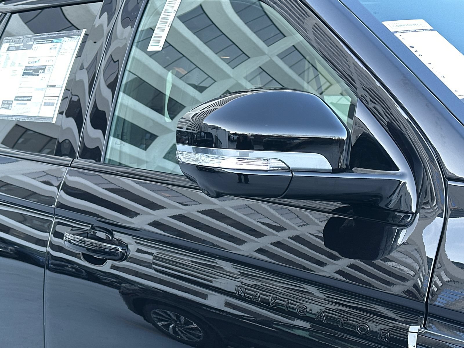 New 2026 Lincoln Navigator Reserve w/ Jet Appearance Package AWD/4WD image 11
