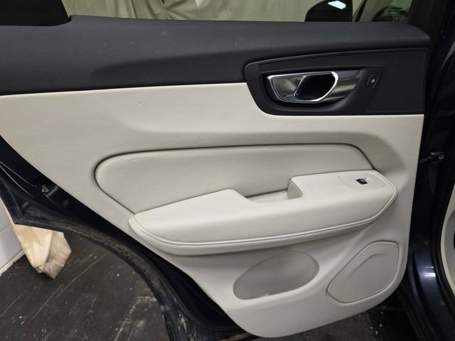 Used 2021 Volvo XC60 T5 Momentum AWD/4WD image 22