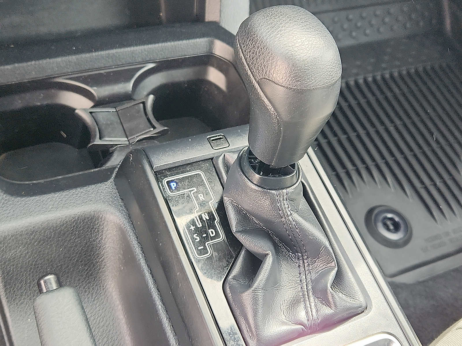 Used 2018 Toyota Tacoma SR w/ SR Convenience Package image 14