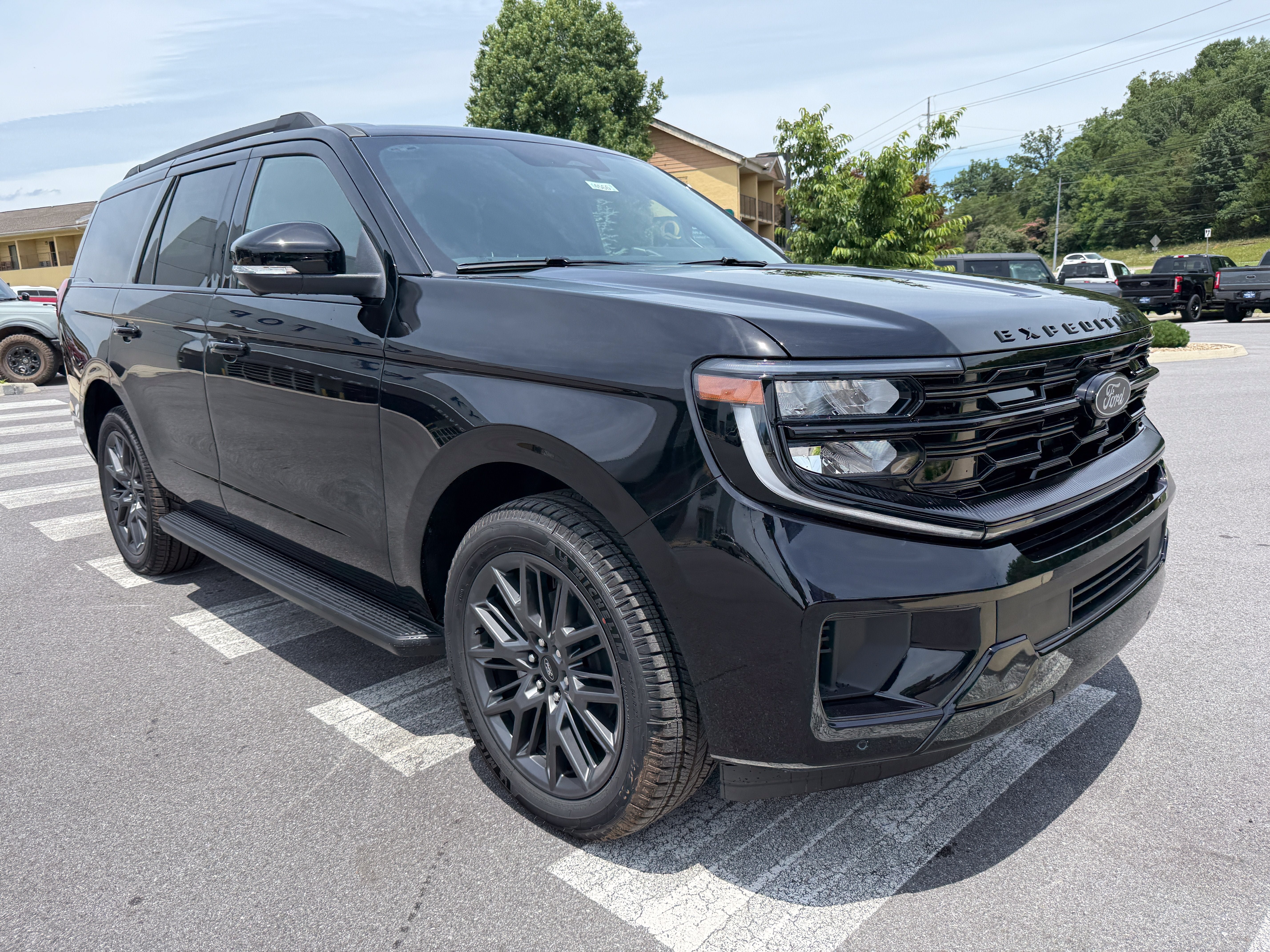 New 2026 Ford Expedition Platinum w/ Stealth Appearance Package AWD/4WD image 3