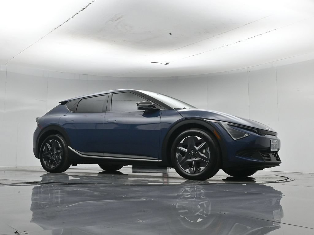 Used 2025 Kia EV6 Light RWD image 4